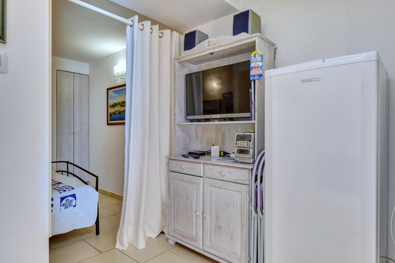 Apartment Neno - Terrace & Parking Veli Lošinj Extérieur photo