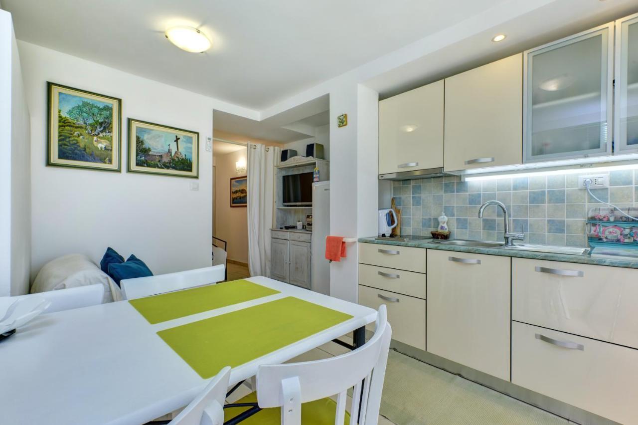 Apartment Neno - Terrace & Parking Veli Lošinj Extérieur photo