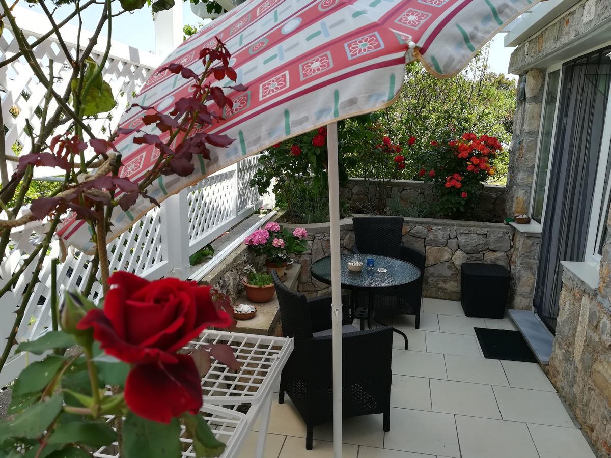 Apartment Neno - Terrace & Parking Veli Lošinj Extérieur photo